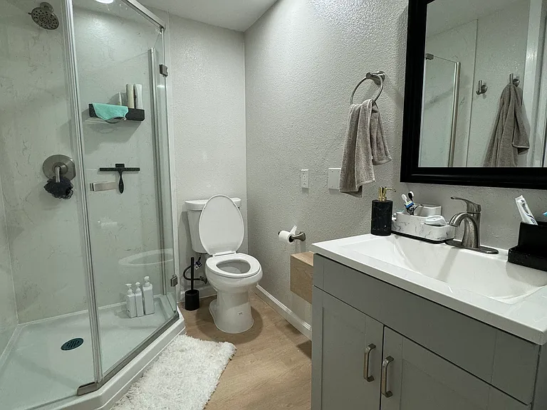 460 Tanfield Ln — Photo 4