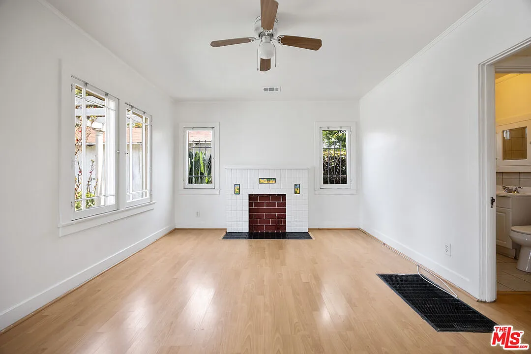 1 bed, 1.0 bath, 900 sqft, $2,200 — Photo 3