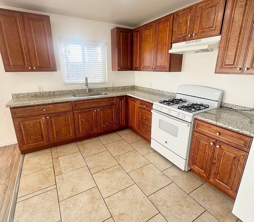 1st image of 4682-4692 W Point Loma Blvd