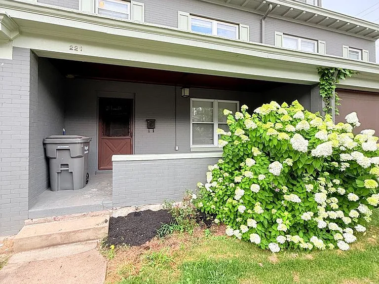 200-223 Gilliland Pl — Photo 1