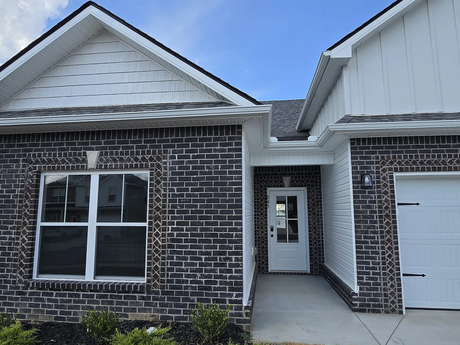 4 bed, 2000 sqft, $2,400 — Photo 3