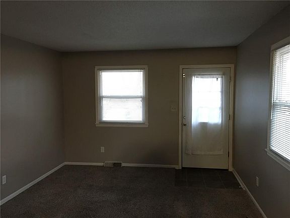 5th image of 226 & 228 N Huttig Ave