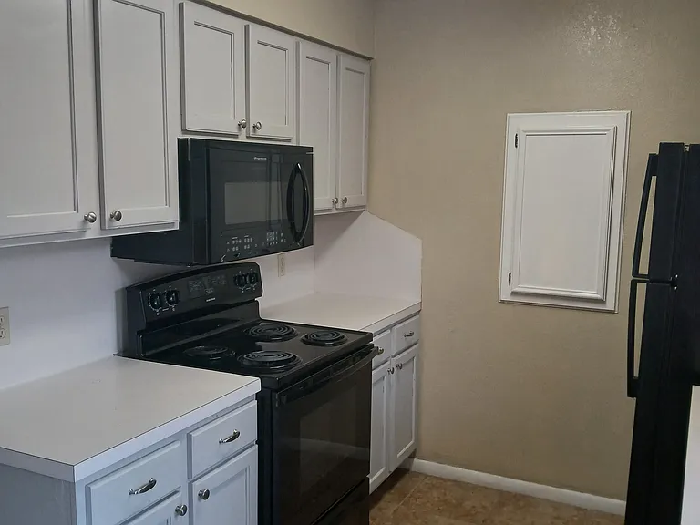 5101 Middlecoff Rd — Photo 10