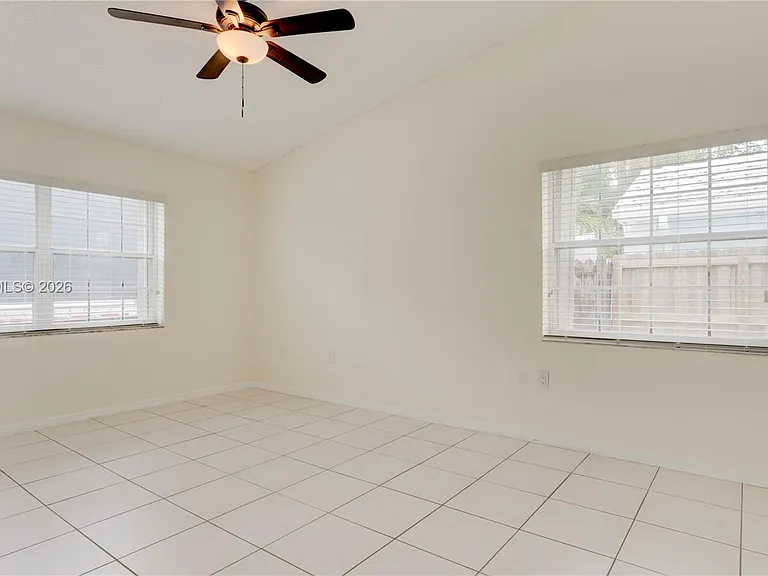 6410 SW 112th Pl — Photo 16