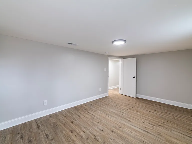 2545 Polk St — Photo 14