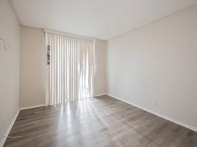 2350 E Broadway Rd — Photo 12