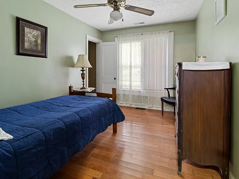 669 Whitaker St — Photo 10