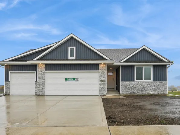 240 NW Lavelle Dr, Waukee, IA 50263