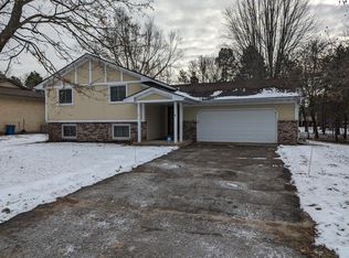 76 W Golden Lake Rd, Circle Pines, MN 55014