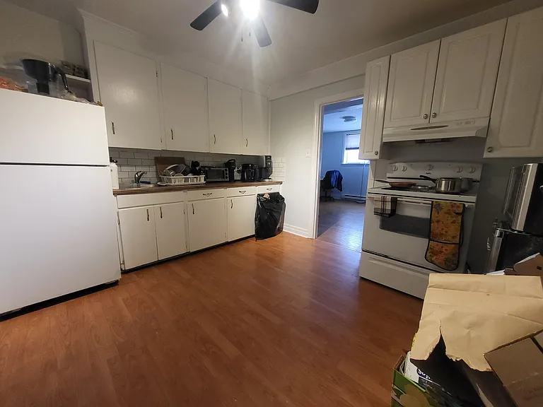 329 College St #1 — Photo 6