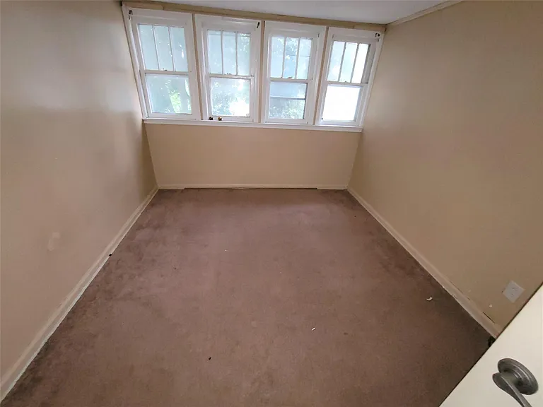 6912 Mansfield St — Photo 15