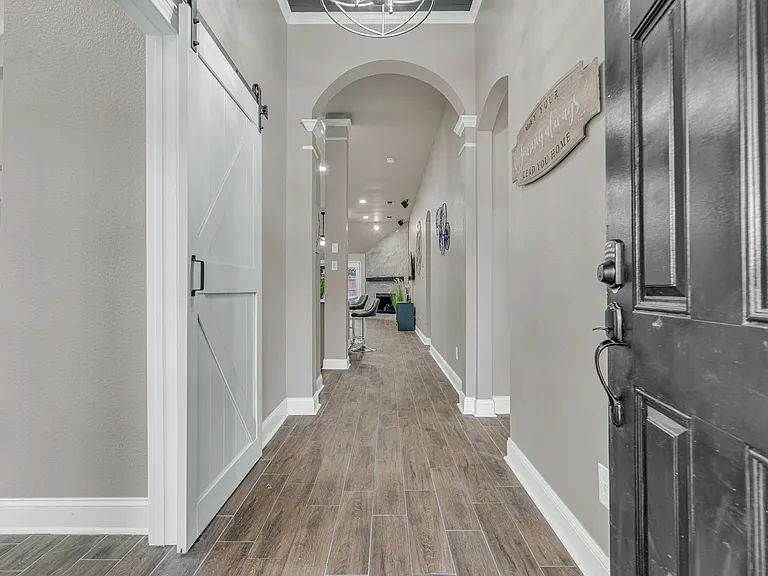 10804 Pineview Ln — Photo 12