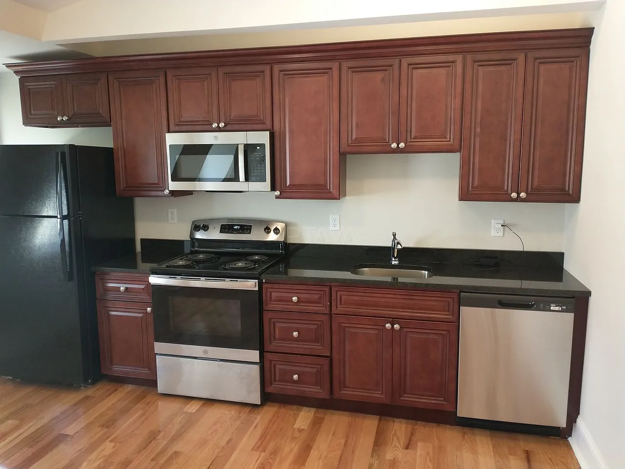Watertown Square area, deleaded 1 bedroom, 1 bathroom apartment — Photo 4