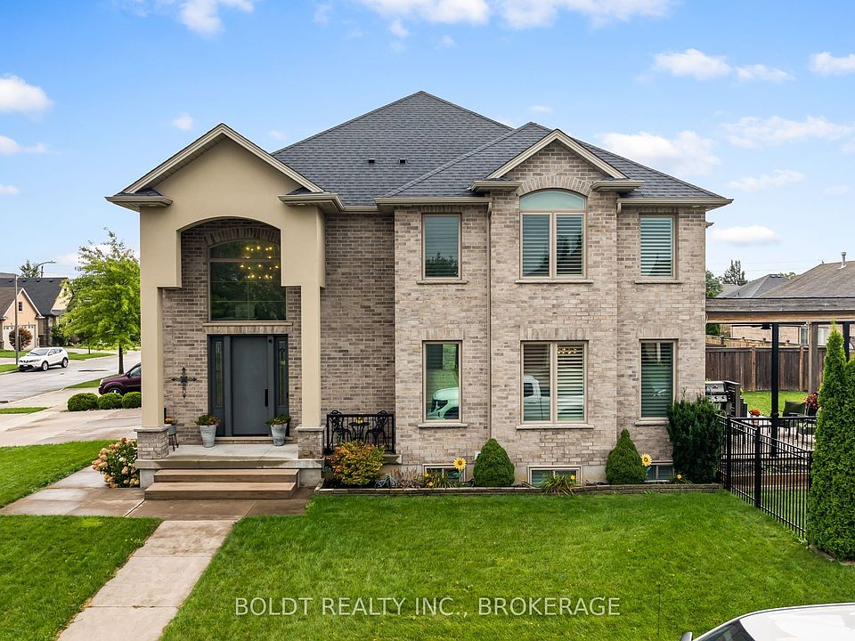 1st image of 90 Videl Cres N
