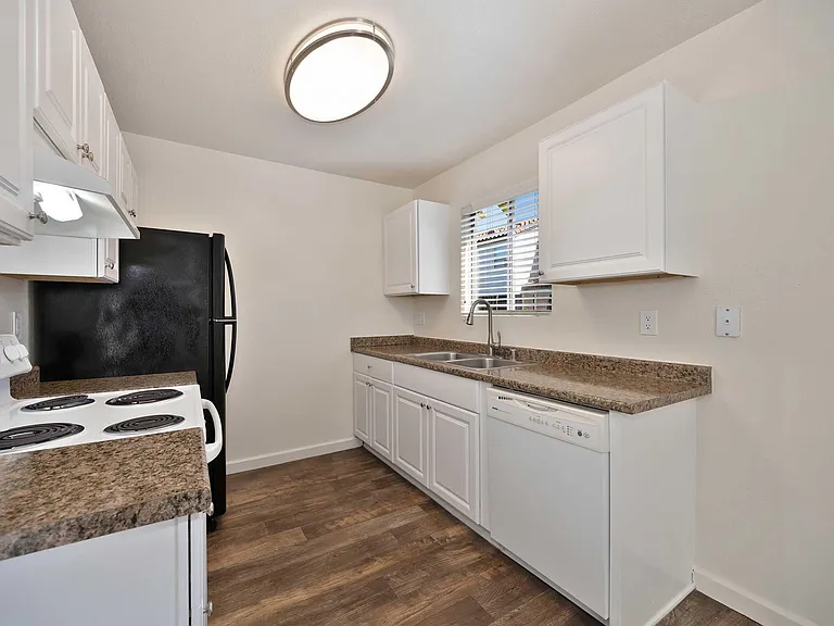 Elan Tamarack Shores — Photo 15