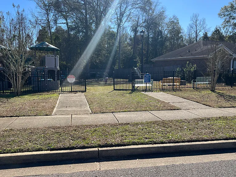 8816 Spring Grv N — Photo 19