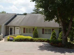 447 Hurst Cir, Franklin, NC 28734