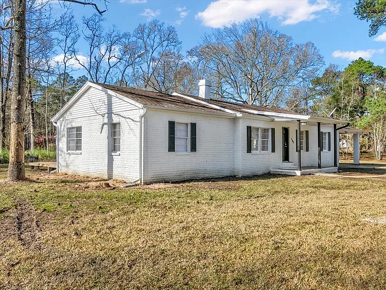 185 Weiss Bluff Rd — Photo 2