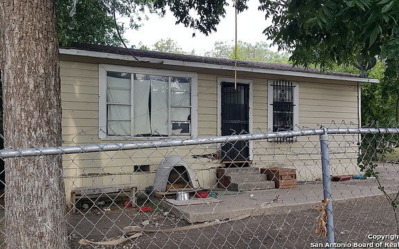 2nd image of 272 N San Joaquin Ave