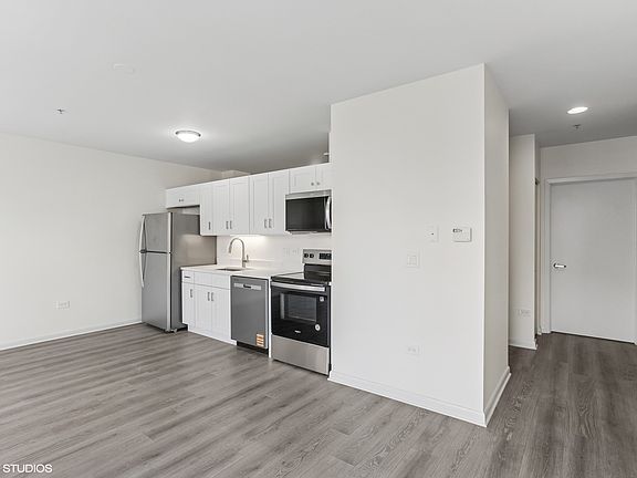 5th image of 1720 Oak Ave #508