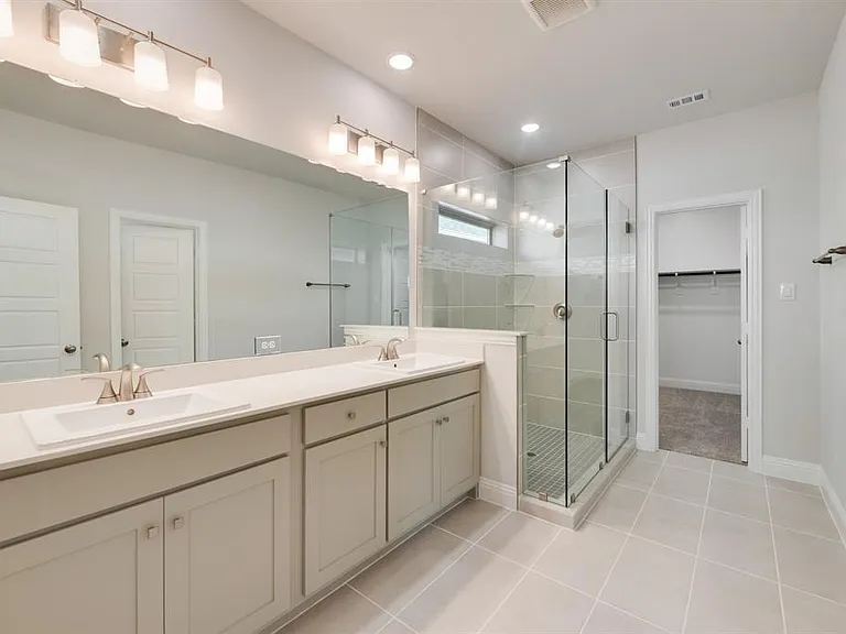 7009 Sunset Blvd — Photo 23