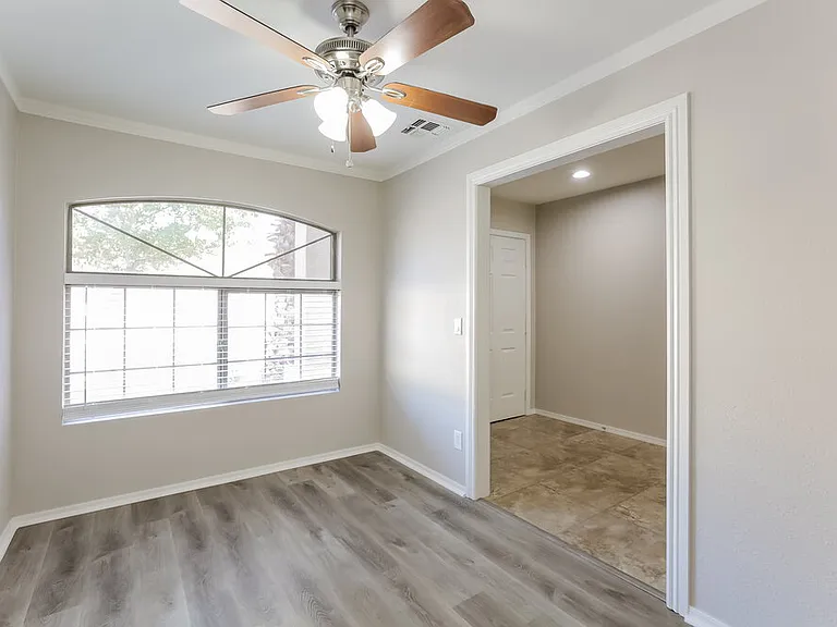 3702 S 62nd Ave — Photo 9