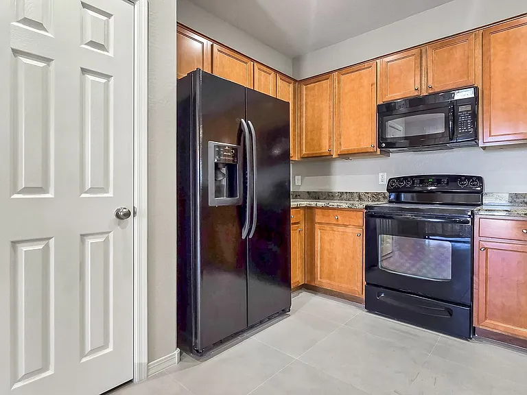 17878 W Desert Wind Dr — Photo 13