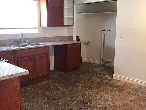 5th image of 8262 Tamarind Ave