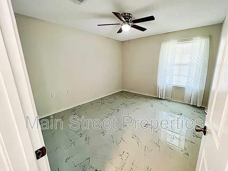 8124 Heirloom Dr — Photo 11