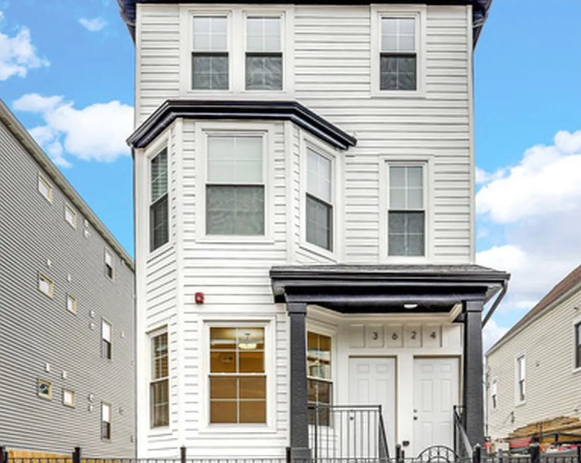 2 bed, 700 sqft, $2,000 — Photo 1