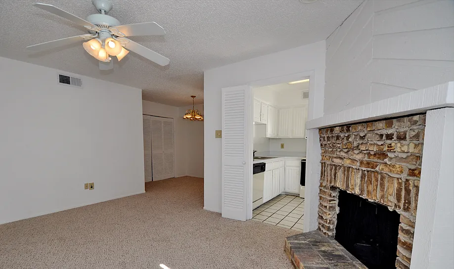 Hidden Bend Townhomes — Photo 4