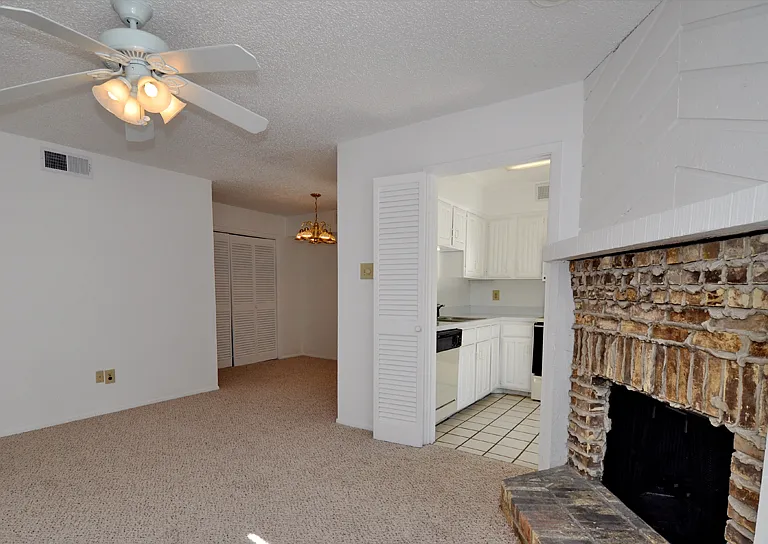 Hidden Bend Townhomes — Photo 4