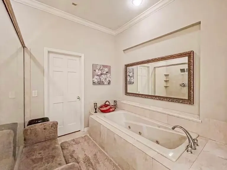 212 Silverado Dr — Photo 40