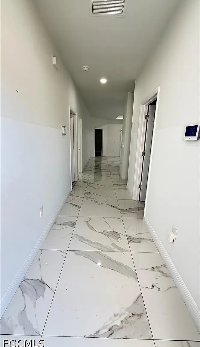 3 bed, 2.0 bath, 1200 sqft, $1,800 — Photo 4