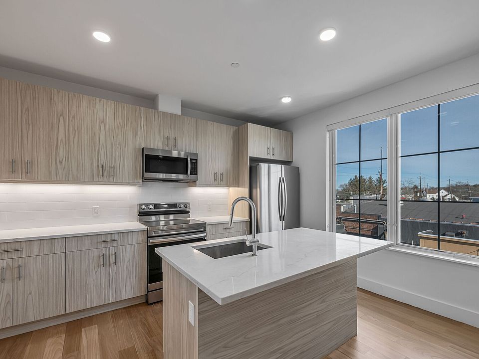 1st image of 35 Jefferson Ave Unit 304