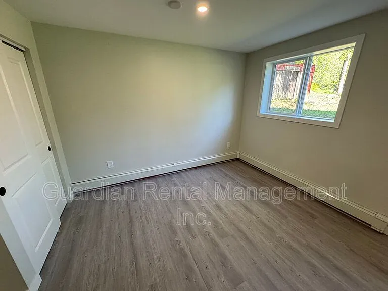 329 Albany St #C — Photo 5