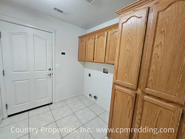 3875 Meadow Oak Way — Photo 10