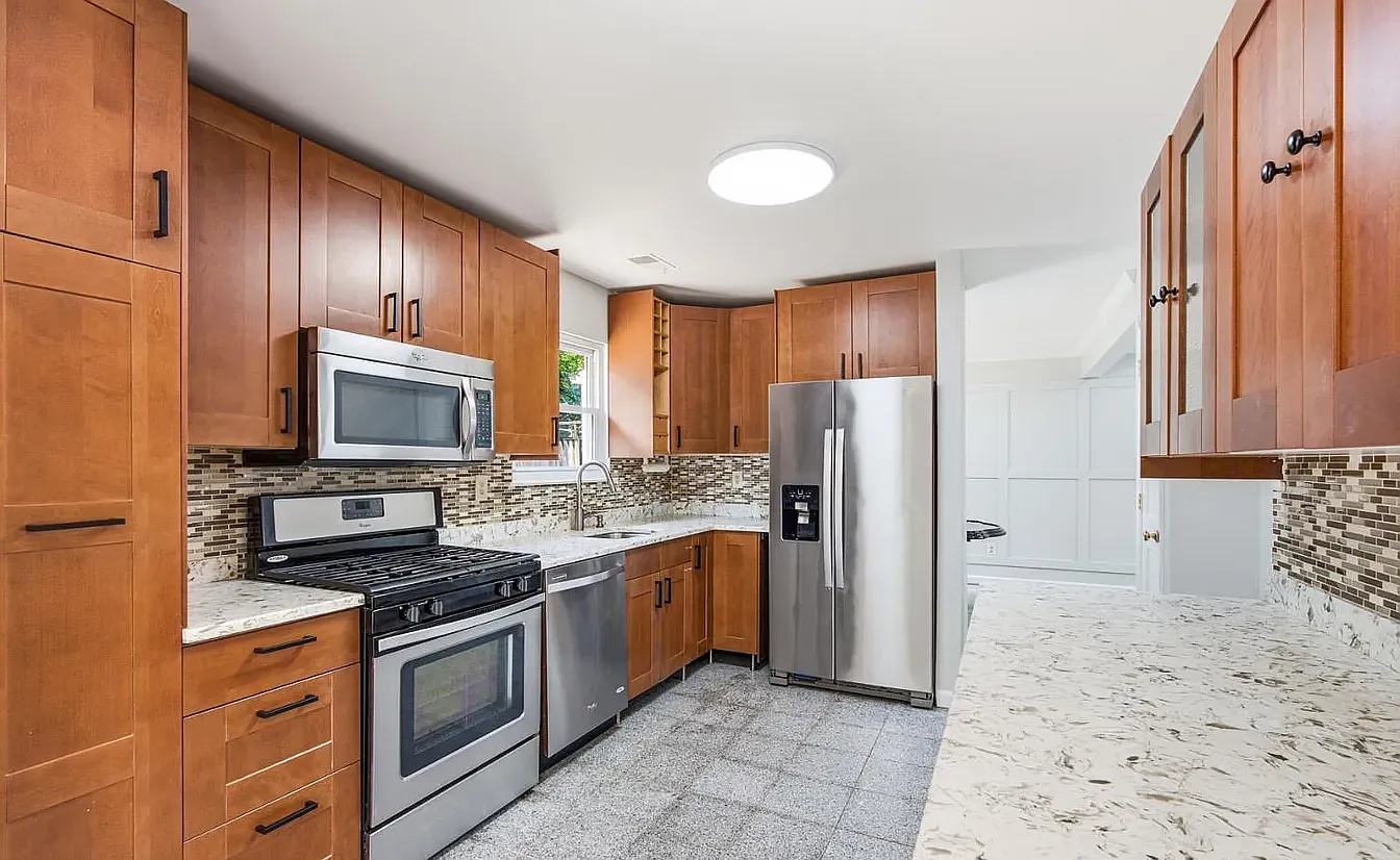 5 bed, 2.5 bath, 1920 sqft, $4,200 — Photo 4