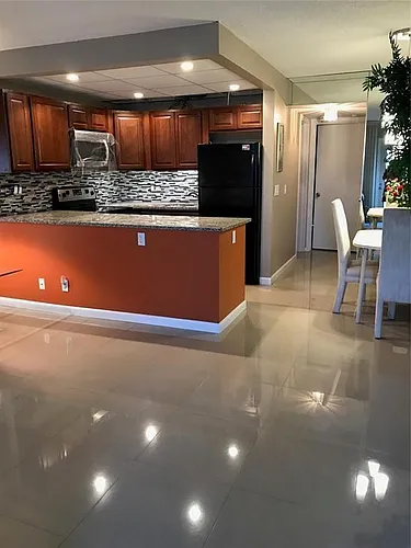25 Newport Ct #25-B Photo 1