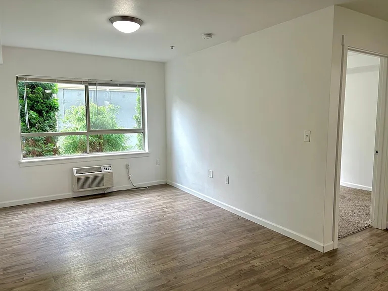 Roseland Apartments — Photo 25