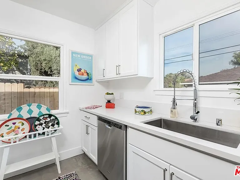 4234 Verdugo Rd — Photo 9