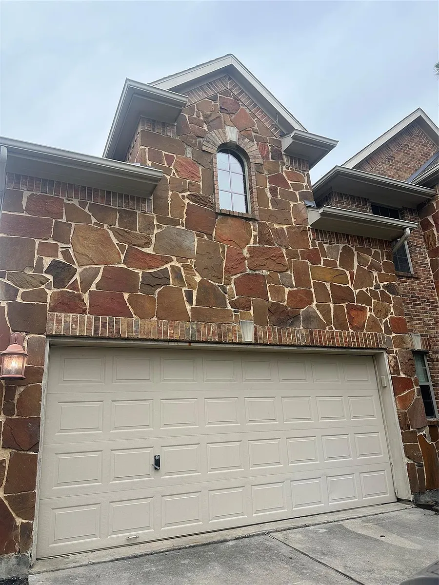 Building Photo - 13915 Sawmill Run Ln