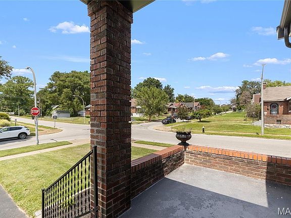 4th image of 8578 Drury Ln