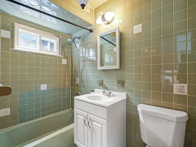 39 W 51st St #3 — Photo 14
