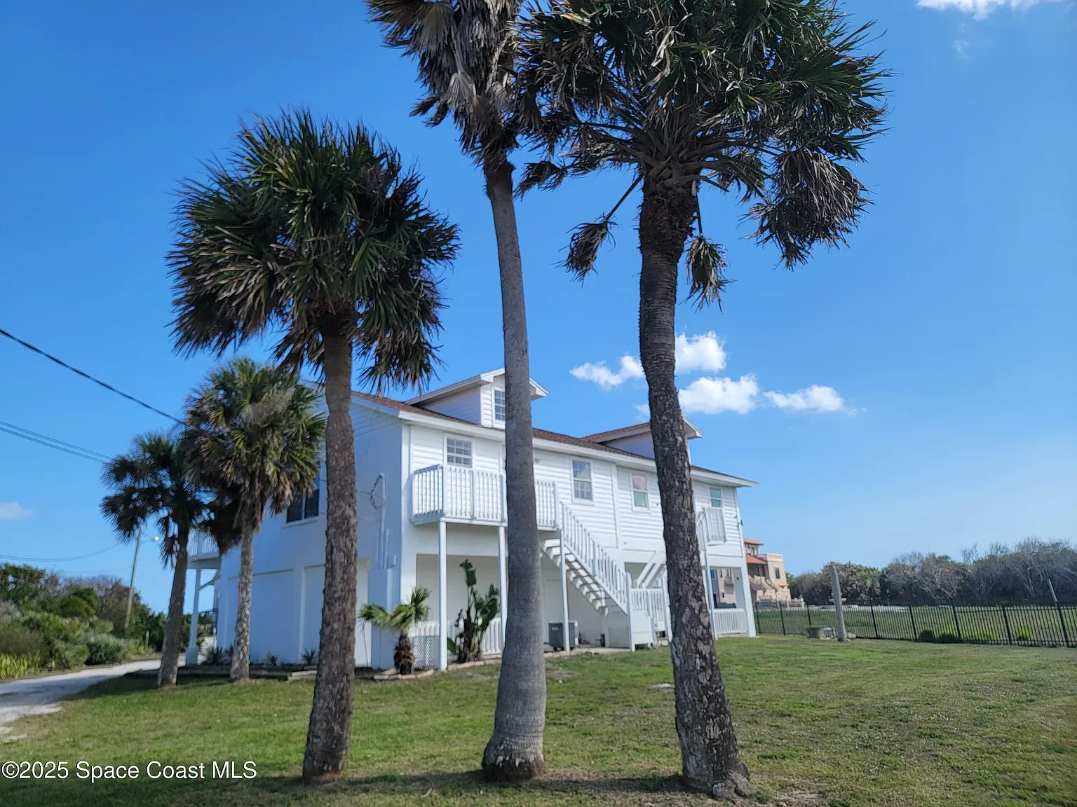 2 bed, 2.0 bath, 1688 sqft, $4,000 — Photo 3