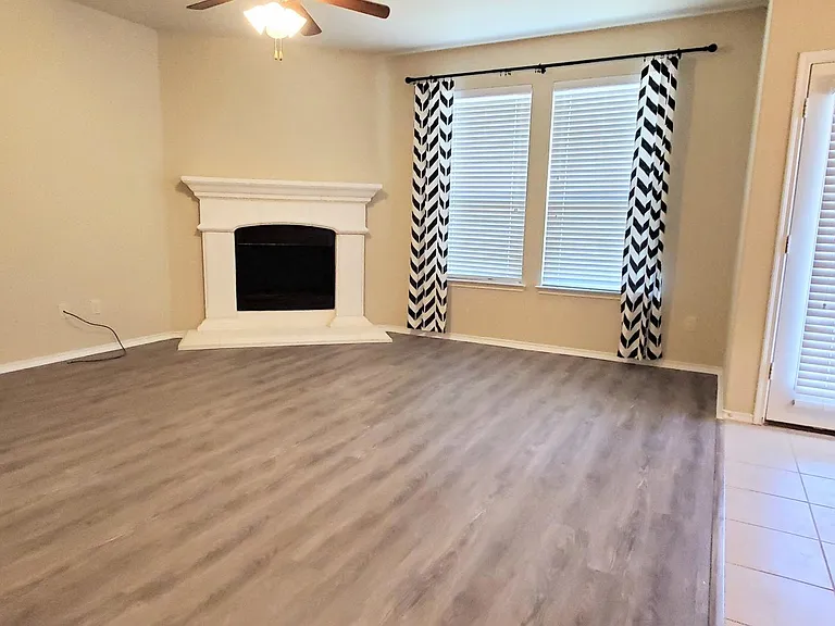 133 Oriole Dr — Photo 2