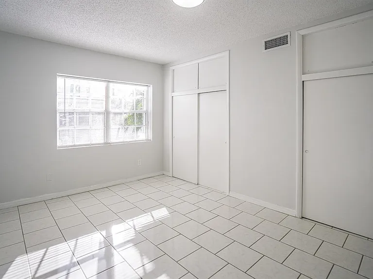 1940 Bay Dr #15 — Photo 19