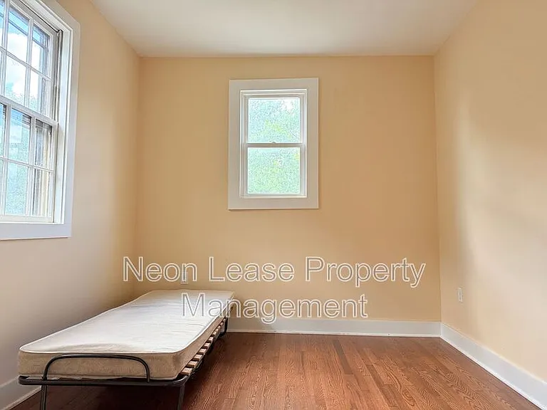 109 NW Front St — Photo 8