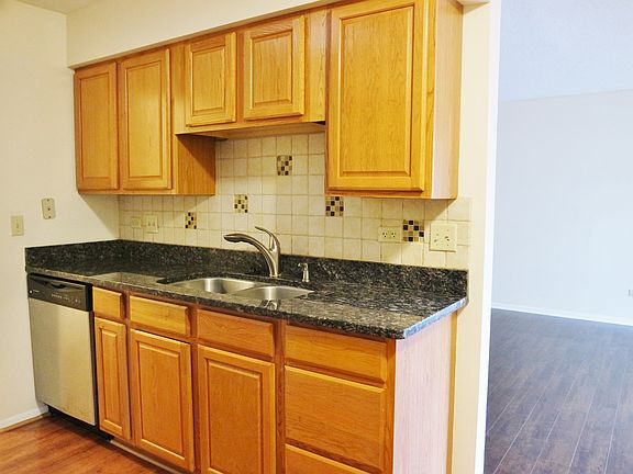 5th image of 1033 Buccaneer Dr APT 2