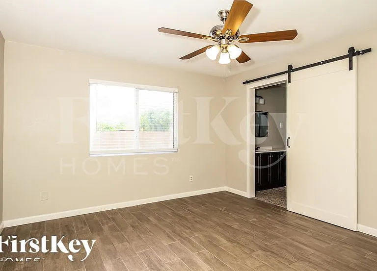 4237 W Grovers Ave — Photo 7